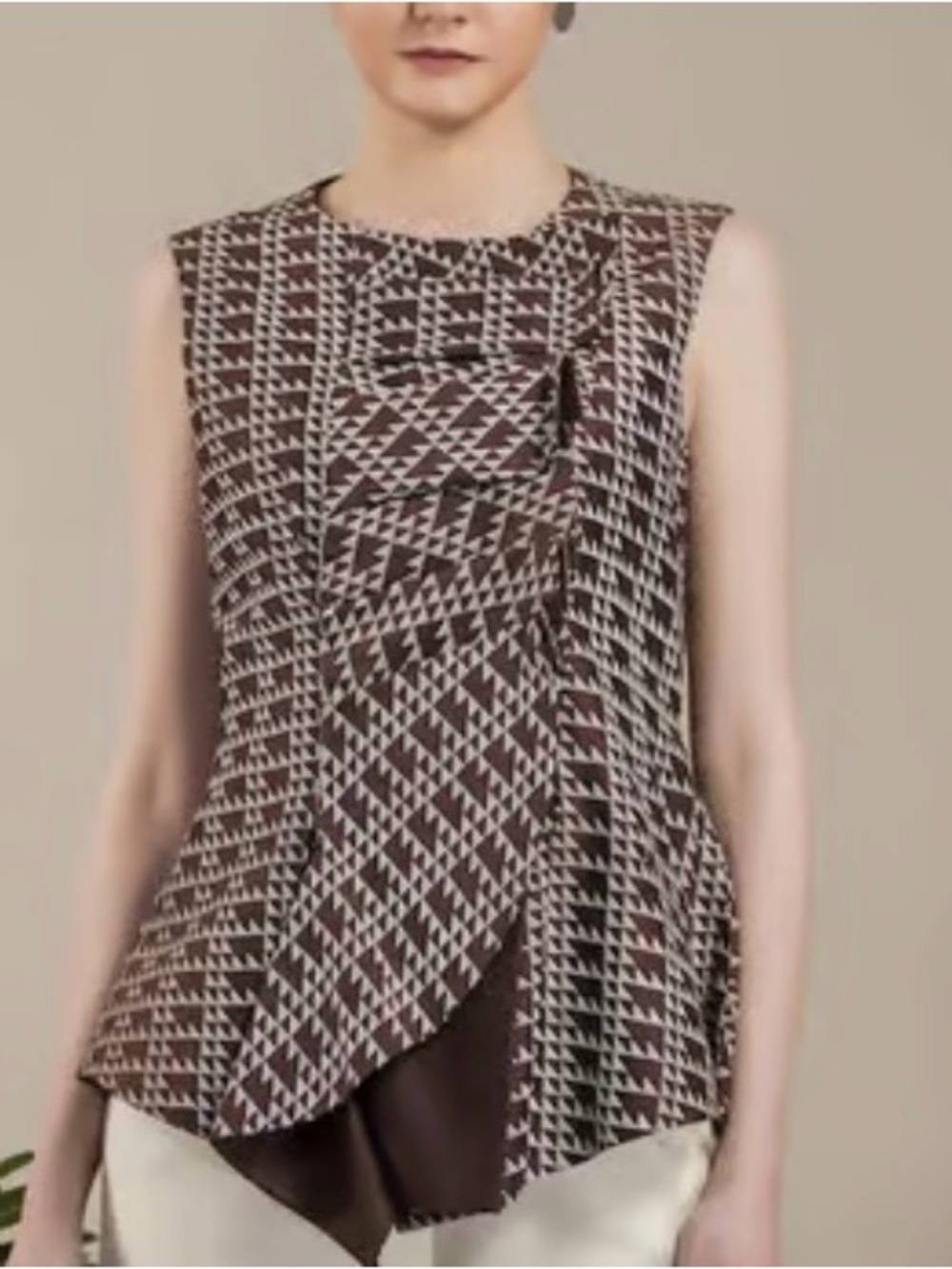 am:pm Ankur Modi l Priyanka Modi Sleeveless Blouse/Waistcoat in Geometric Print